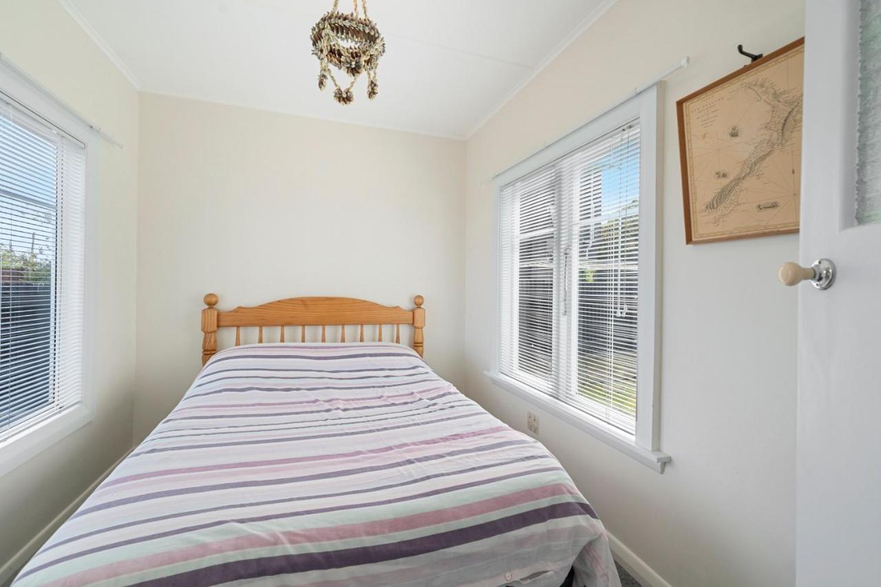 The Green Trout - Paraparaumu Beach Holiday Home Eksteriør bilde